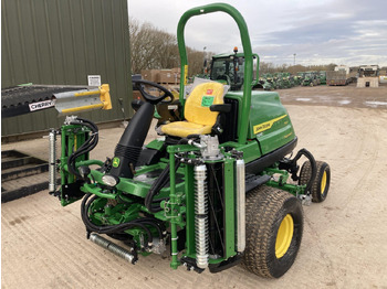 جزازة عشب الحدائق JOHN DEERE 7700
