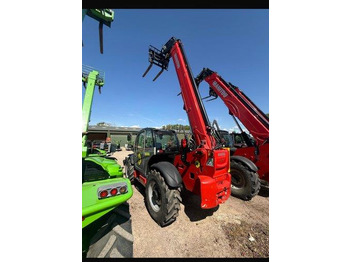 آلة رفع ونقل تلسكوبية MANITOU