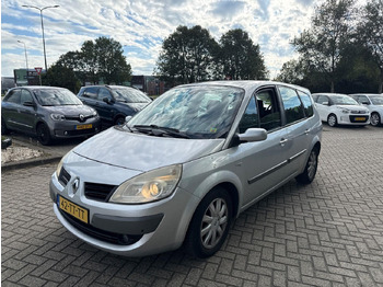 سيارة RENAULT