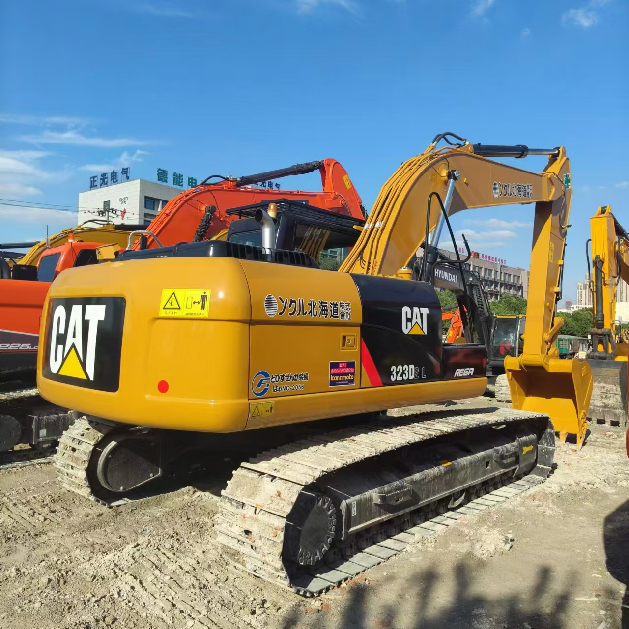 حفار زاحف CATERPILLAR 323D