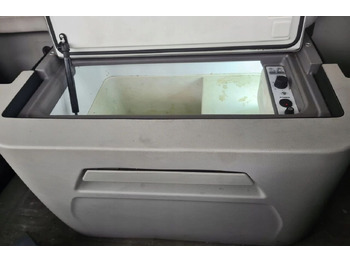 الكابينة والداخلية FORD