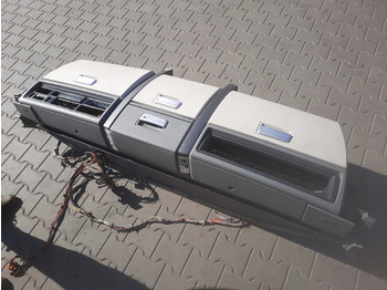 الكابينة والداخلية RENAULT T