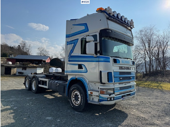 شاحنة برافعة خطافية SCANIA R144