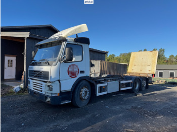 ناقلة حاويات/ شاحنة حاويات VOLVO FM