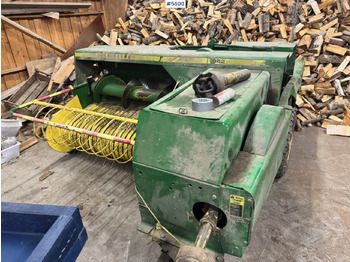 ماكينات نشر التبن JOHN DEERE
