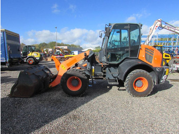 اللودر بعجل KOMATSU WA100