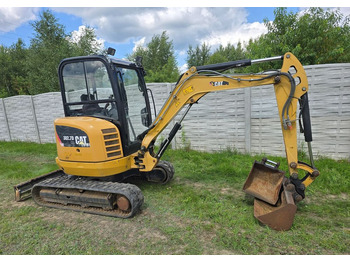 حفار صغير CATERPILLAR