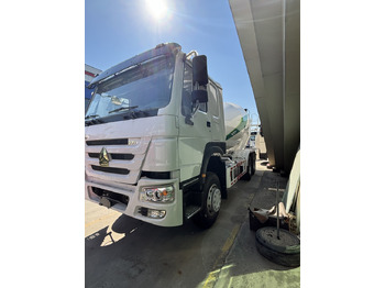 شاحنة خلاطة خرسانة SINOTRUK HOWO