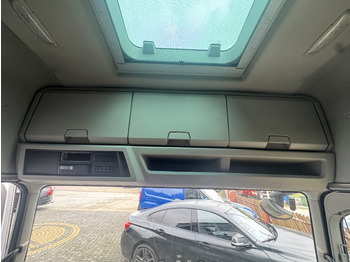 الكابينة والداخلية FORD