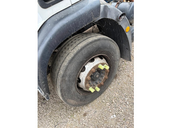 شاحنة بهيكل معدني للمقصورة IVECO EuroCargo 180E