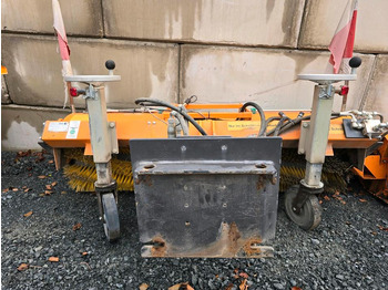 مقشة KUBOTA