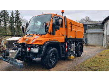 سياره كنس شوارع UNIMOG U400