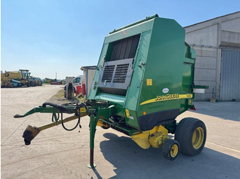 آلة بالات دائرية JOHN DEERE