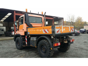 سيارة خدمات/ سيارة خاصة UNIMOG U300