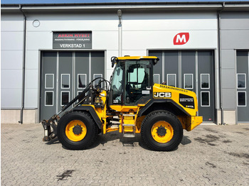 اللودر بعجل JCB