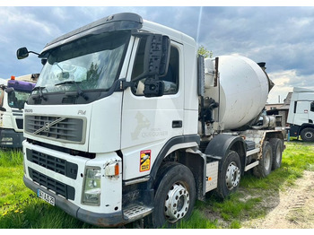 شاحنة خلاطة خرسانة VOLVO FM