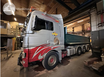 شاحنة برافعة خطافية MAN TGX