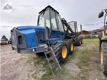 جرار شحن جذوع أشجار الغابات