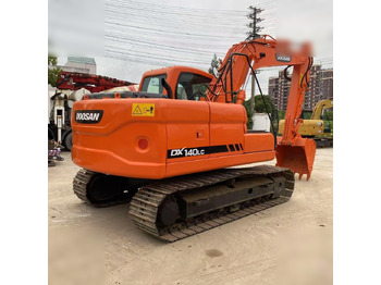 حفار زاحف DOOSAN DX140