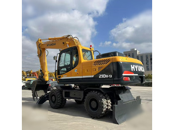 حفار ذو عجلات HYUNDAI