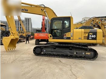 حفار زاحف KOMATSU PC240LC-8