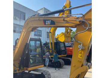 حفّار CATERPILLAR