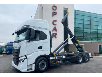 شاحنة برافعة خطافية IVECO S-WAY