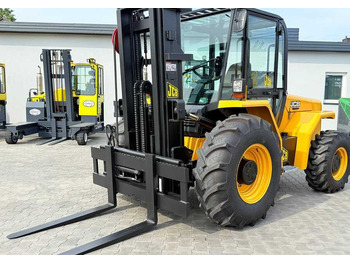 رافعة شوكية للأراضي الوعرة JCB