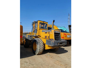 اللودر بعجل KOMATSU WA320