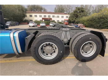 رأس تريلا SINOTRUK Used Howo 380HP Truck Tractor for Sale In Senegal: صورة 5