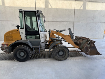 اللودر بعجل LIEBHERR L 506