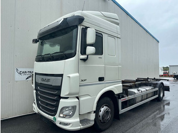 ناقلة حاويات/ شاحنة حاويات DAF XF 460