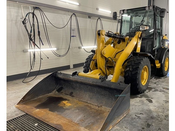 اللودر بعجل CATERPILLAR 906H