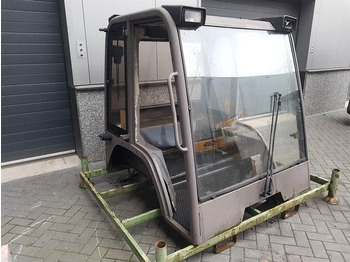 الكابينة والداخلية MANITOU