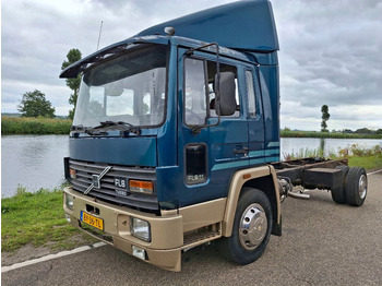 شاحنة بهيكل معدني للمقصورة VOLVO FL