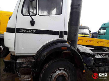 شاحنة بهيكل معدني للمقصورة Mercedes-Benz 2527 6x4motor slecht: صورة 3