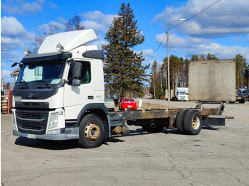شاحنة بهيكل معدني للمقصورة VOLVO FM11