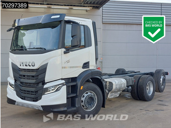 شاحنة بهيكل معدني للمقصورة IVECO S-WAY
