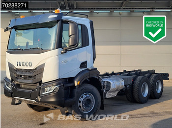 شاحنة بهيكل معدني للمقصورة IVECO X-WAY