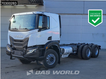 شاحنة بهيكل معدني للمقصورة IVECO X-WAY