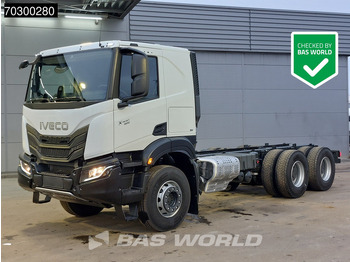 شاحنة بهيكل معدني للمقصورة IVECO X-WAY