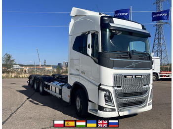 شاحنة بهيكل معدني للمقصورة VOLVO FH