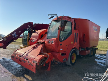 عربة خلط الأعلاف