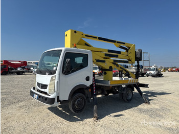 منصة محمولة مثبتة على الشاحنة RENAULT Maxity
