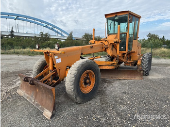 ماكينة تسوية JOHN DEERE
