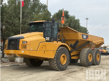 شاحنة مفصلية CATERPILLAR 745