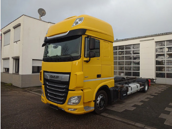 ناقلة حاويات/ شاحنة حاويات DAF XF 480
