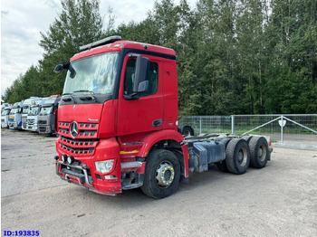 شاحنة بهيكل معدني للمقصورة MERCEDES-BENZ Arocs