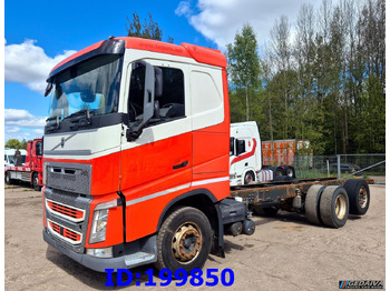 شاحنة بهيكل معدني للمقصورة VOLVO FH13 540