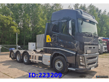 شاحنة بهيكل معدني للمقصورة VOLVO FH16 750